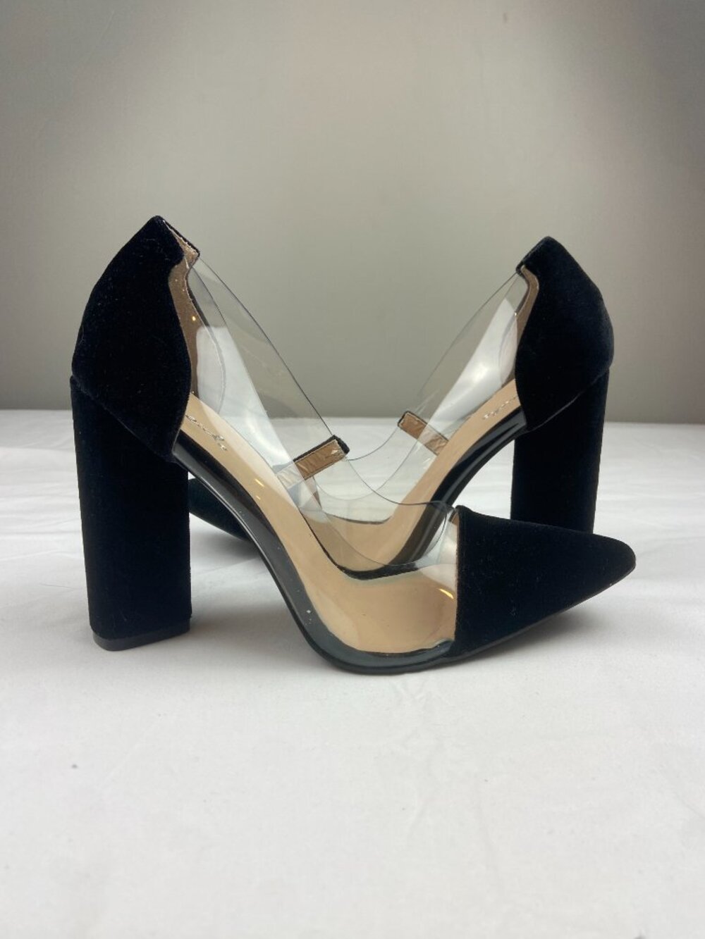 Qupid Classic Pair of PVC Flexi Black Velvet Pumps in Size 8